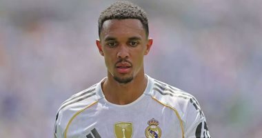 مانشستر يونايتد يغرى أرنولد بـ50 مليون يورو لخطفه فى الصيف