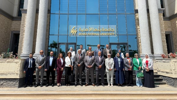 لبحث سبل التعاون .. رئيس جامعة بنها الأهلية يستقبل وفدا من الجامعة الأمريكية