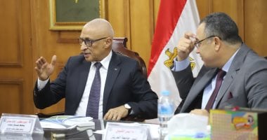 محافظ شمال سيناء يشارك في اجتماع مجلس جامعة العريش لتعزيز التعاون