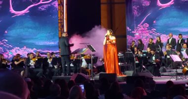 ‏أميرة أحمد وكنزي يغنيان لفيروز بحفل عيد الحب في الأوبرا