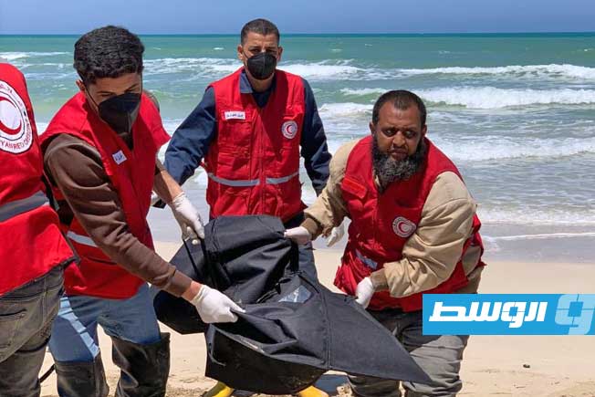 انتشال 4 جثامين من ضحايا غرق قارب قبالة سواحل طبرق