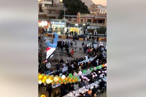 أهالي نزلة السمان يحتفلون بنجاح أول إفطار جماعي بالشماريخ والألعاب النارية (بث مباشر)