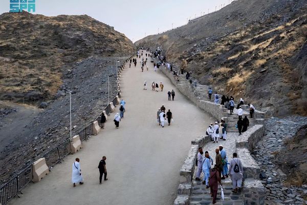 وفود ضيوف الرحمن يزورون حي حراء الثقافي في مكة المكرمة