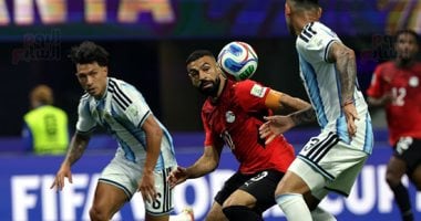 الحزن يخيم على لاعبي منتخب مصر بعد الخسارة فى الدقائق الأخيرة أمام الأرجنتين