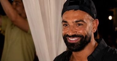 محمد صلاح يثير فضول الجمهور بمشروبه الخاص خلال احتفاله في العلمين