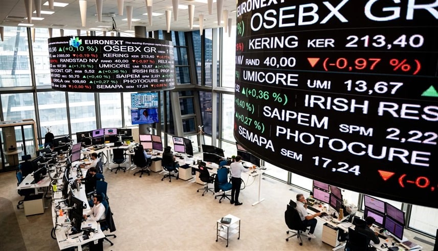 أسهم أوروبا تتراجع مع استمرار الضبابية التجارية