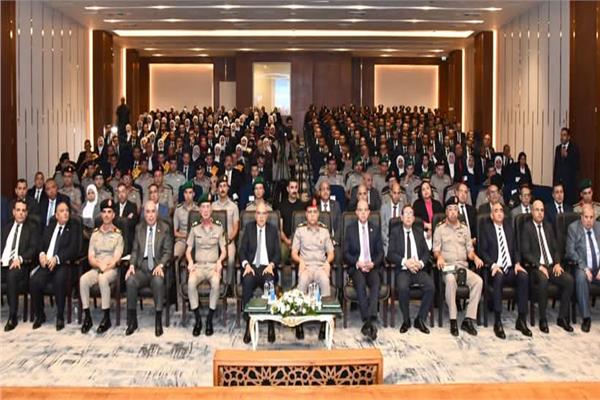 الأكاديمية العسكرية تحتفل بتخرج الدورة التدريبية للمرشحين للتعيين بعدد من الوزارات