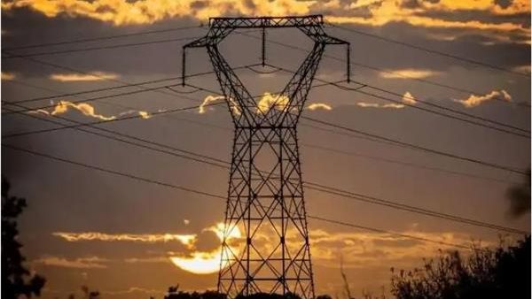 الحكومة: ملتزمون بعدم تخفيف الأحمال خلال الصيف المقبل