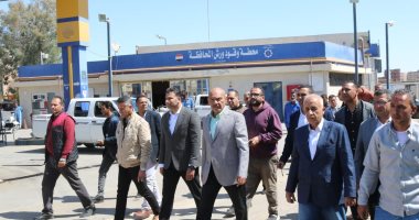 محافظ السويس يتفقد جراج وورش ومخازن المحافظة لمتابعة سير العمل