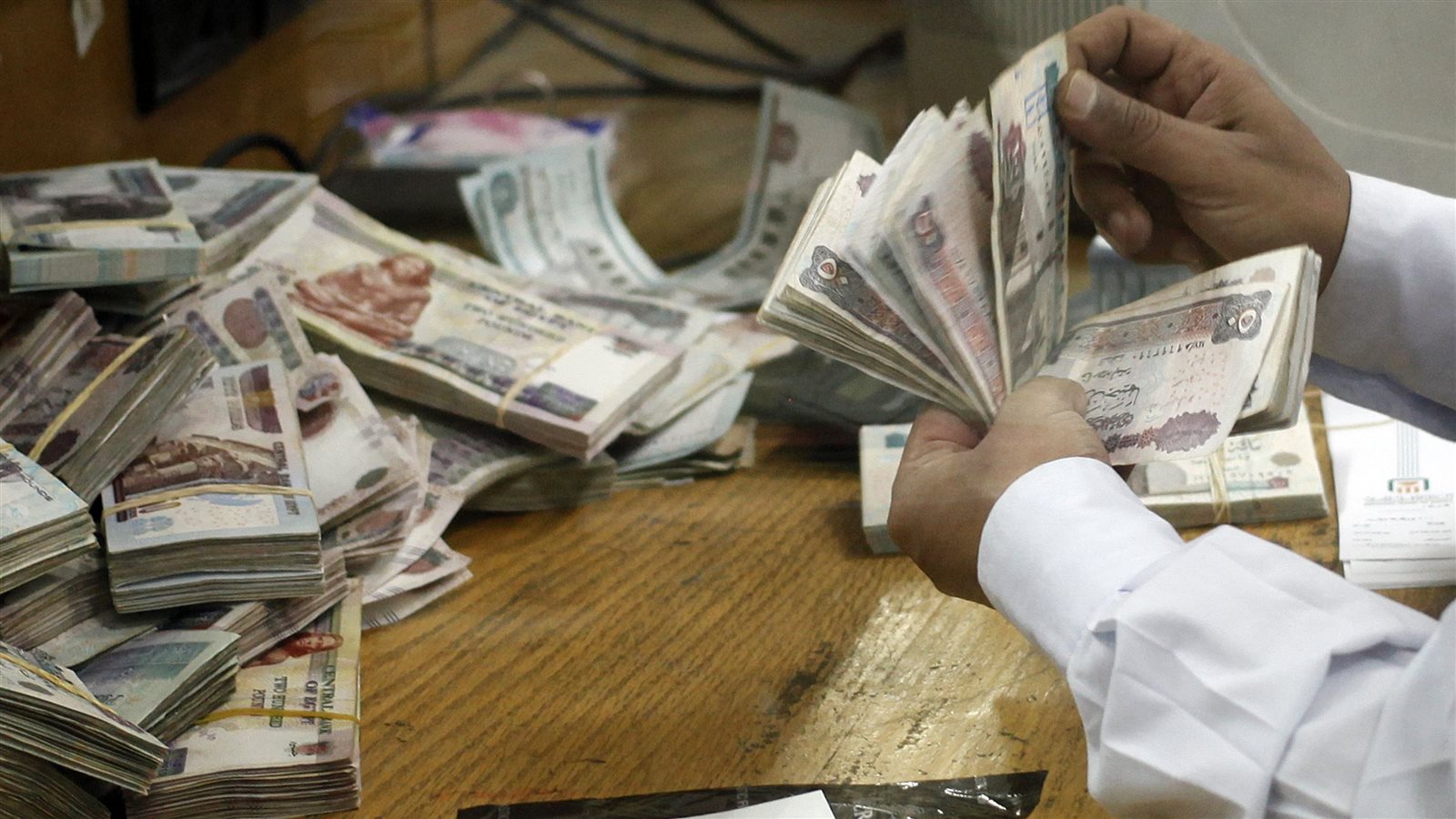 هل فوائد البنوك حلال أم حرام؟