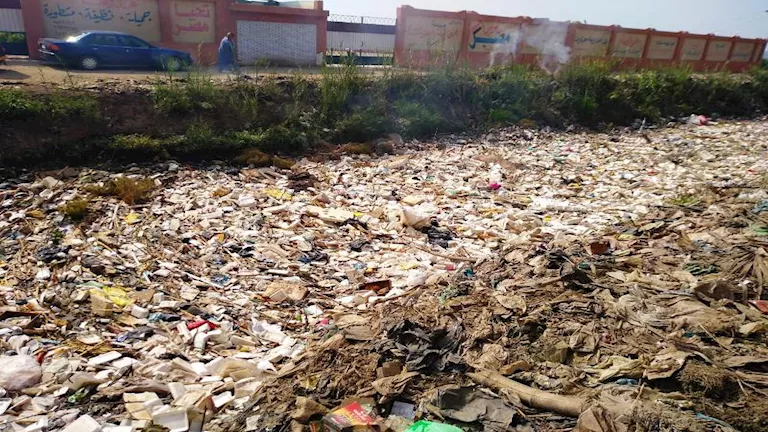 مصدر بالري: 345 مليون جنيه تكلفة إزالة القمامة من الترع والمصارف سنويً
