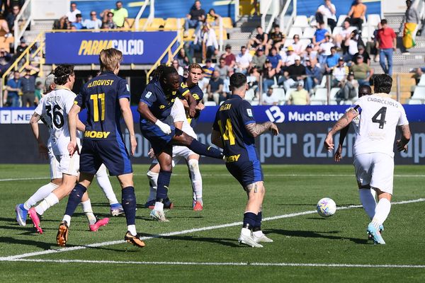بارما يفوز على بيسا ويعزز موقعه في الدوري الإيطالي