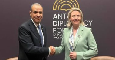 وزير الخارجية يبحث تحديات الهجرة مديرة المركز الدولي لتطوير سياسات الهجرة