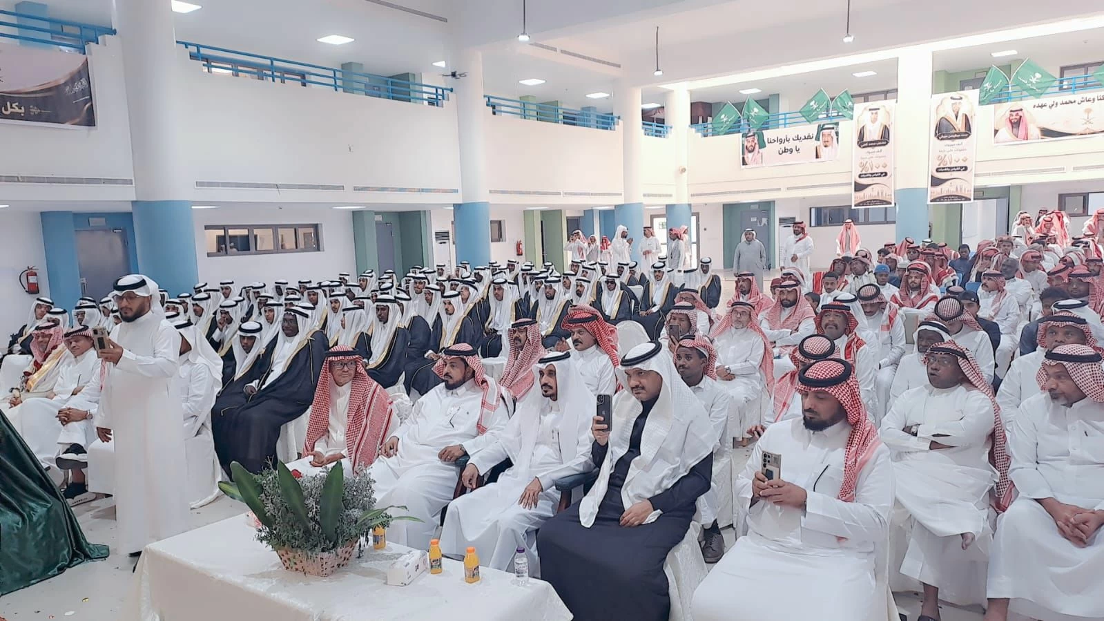 متوسطة وثانوية النعمان بن مالك تحتفي بتخريج 127 طالباً