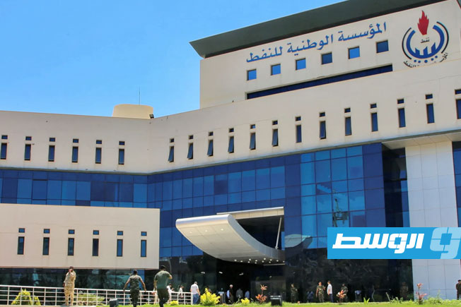 مكافأة مالية وترقيات استثنائية للعاملين بقطاع النفط لمناسبة عيد العمال