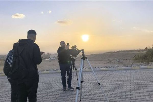 من داخل مرصد حلوان.. فرق الرصد تستعد لرؤية هلال شوال رغم تحديات الطقس
