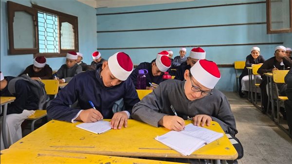 طلاب الشهادة الإعدادية يؤدون اليوم امتحان مواد "التربية الإسلامية والتفسير والحديث والعلوم"
