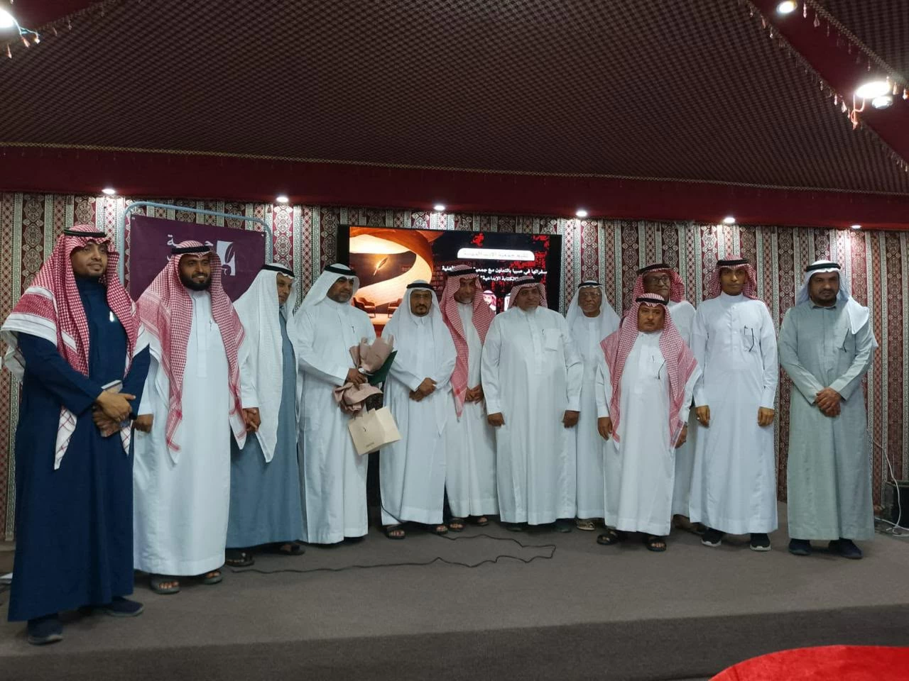 في أمسية ثقافية بصبيا.. «سفارة الأدب» تُسلط الضوء على مفهوم الكتابة الإبداعية وتحدياتها