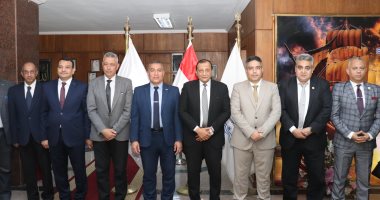 «موانئ البحر الأحمر» و«قناة السويس» يوقعان عقدا لبناء 7 وحدات بحرية متطورة