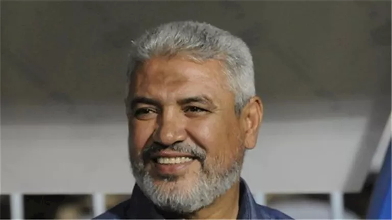 رامز جلال يسخر من جمال عبد الحميد:" إيه لون الشعر دا؟"