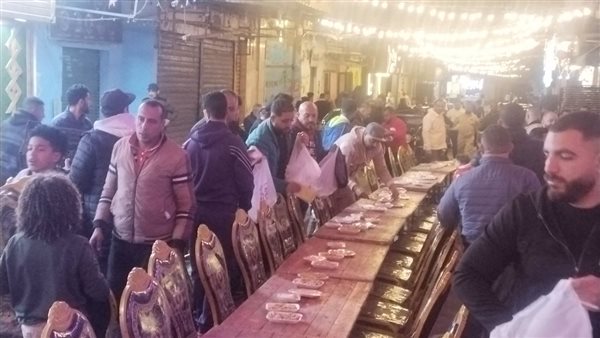 قبل إفطار الـ 120 ألف صائم، "العلواية" بالإسكندرية تنظم أطول مائدة سحور شعبية (فيديو وصور)