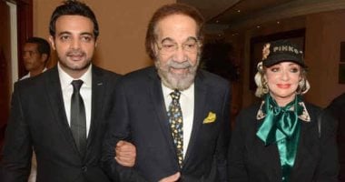 ذكرى ميلاد محمود ياسين.. عمرو يستعيد ذكريات والده بكلمات مؤثرة