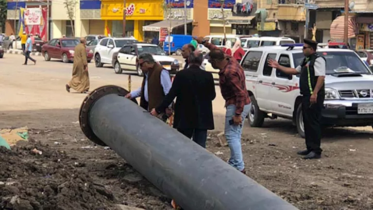محافظ الدقهلية يتفقد سحب مواسير "البولي إيثيلين" بشارع عبدالسلام عارف