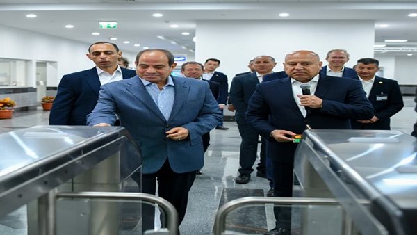 3 صور ترصد افتتاح السيسي لمونوريل شرق النيل ومنطقة النهر الأخضر بالعاصمة الجديدة
