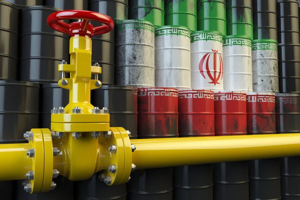 إيران تقول إن لا فائض نفطيا لديها لطرحه في الأسواق العالمية