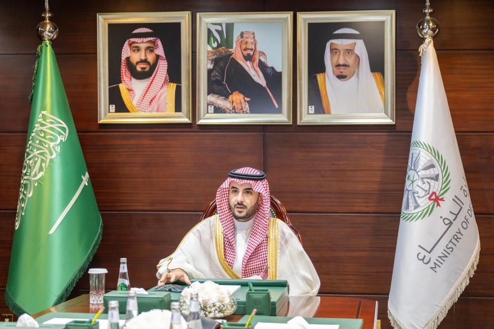 سمو وزير الدفاع يبحث جهود التهدئة مع مستشار الأمن القومي البريطاني
