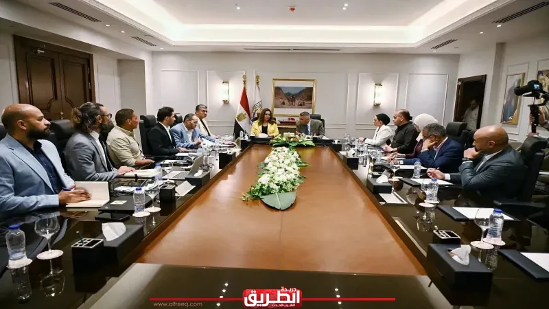 وزيرة المحليات ومحافظ جنوب سيناء يناقشان مشروع”جرين شرم”وحماية الشعب المرجانية ودعم غرفة الغوص