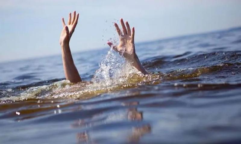 انتشال جثمان غريق من البحر اليوسفي بالمنيا