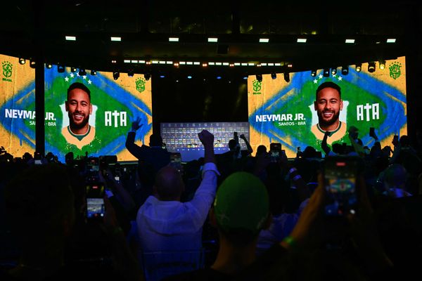 فرحة هستيرية لنيمار بعودته إلى قائمة البرازيل قبل المونديال