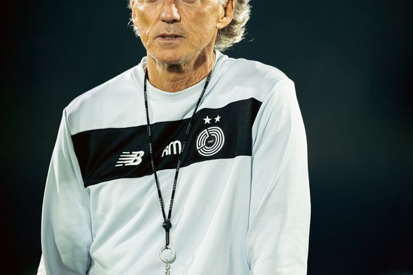 السد: مانشيني غادر قطر بالاتفاق ولم يتمكن من العودة بسبب الأوضاع الراهنة