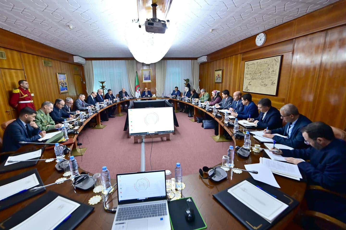 إنشاء شبكة وطنية للمناولين لدعم الصناعة المحلية للسيارات والحافلات والدراجات النارية