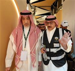 النائب الأول الشيخ فهد اليوسف الصباح يتفقد حجاج الكويت في مشعر منى