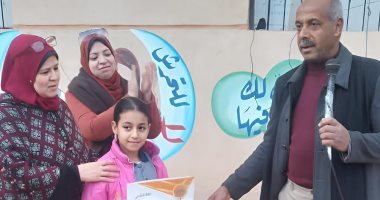 تلميذة تعثر على 17 آلاف جنيه وتعيدها لصاحبها فى قنا