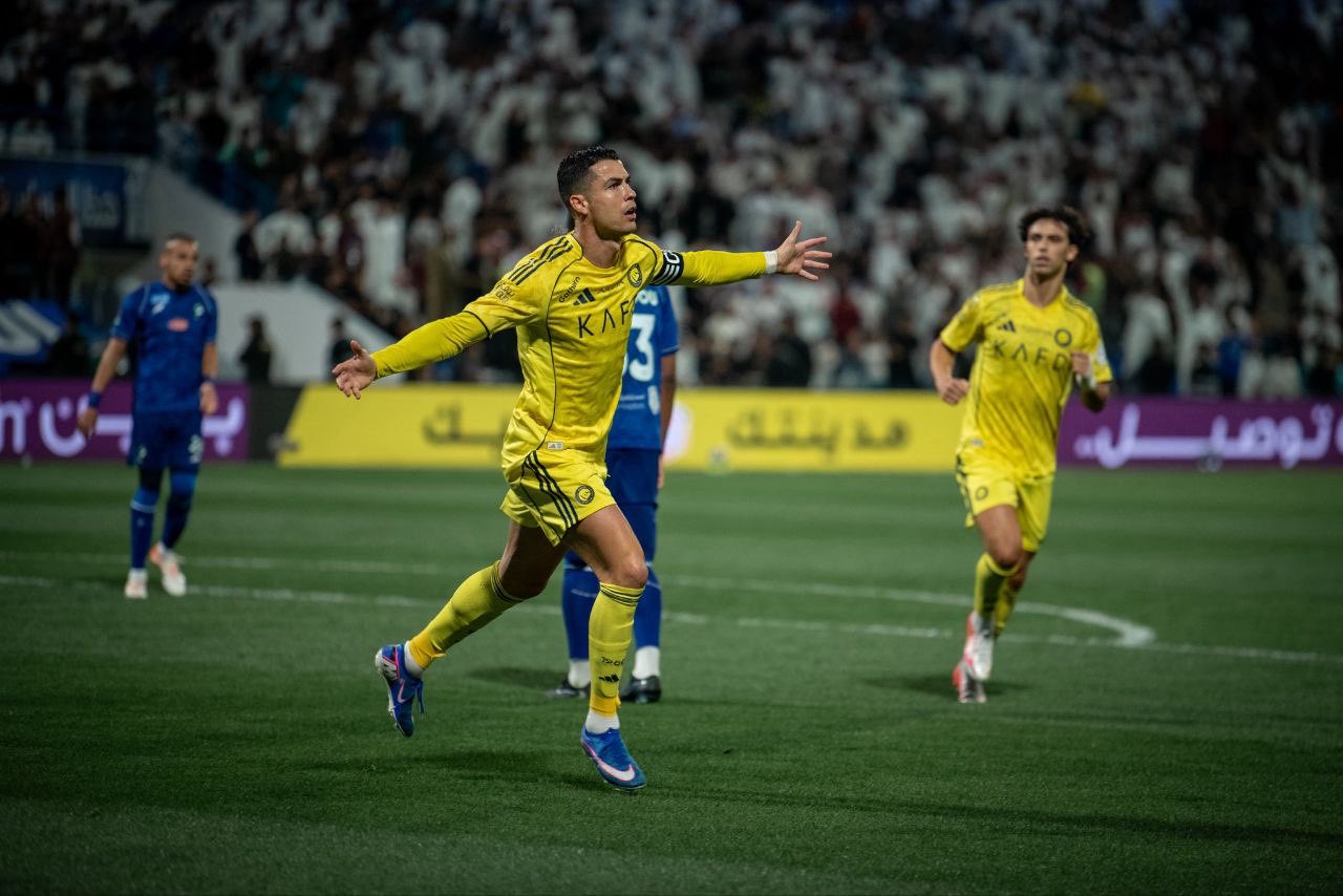 النصر يفوز على الفتح بثنائية ويواصل الضغط على الهلال