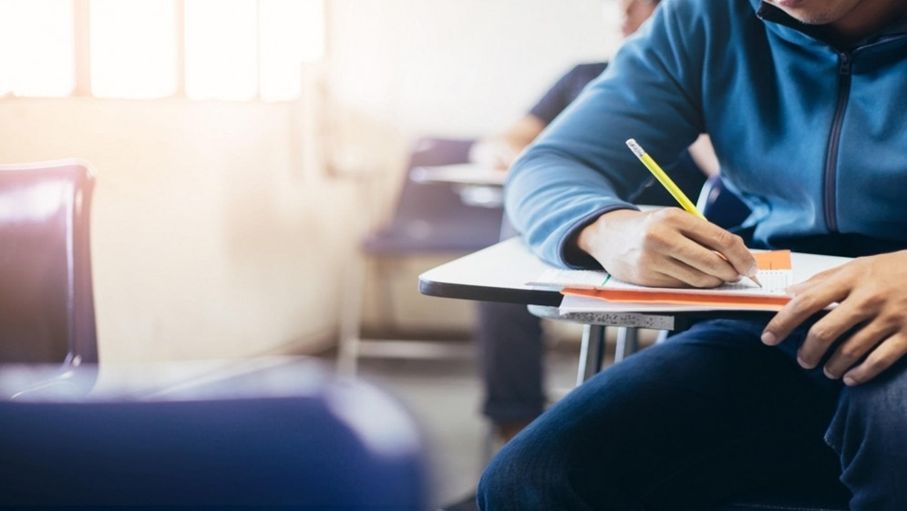 "التربية" تدعو طلبة التوجيهي للاطلاع على أرقام جلوسهم
