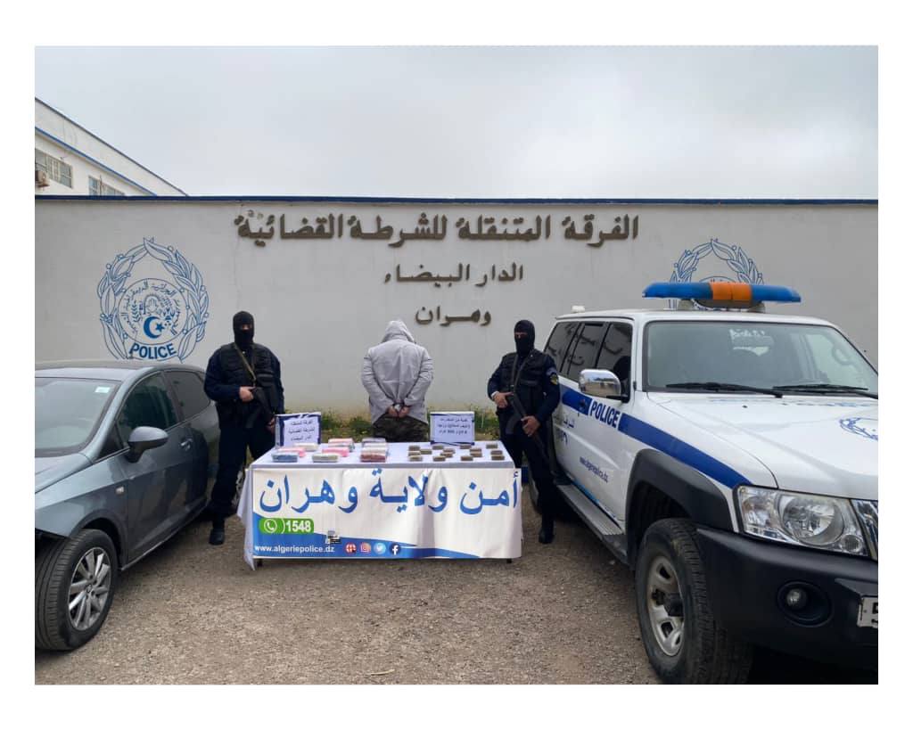 الإطاحة بمروج للسموم وحجز قرابة 9 كغ من المخدرات بوهران