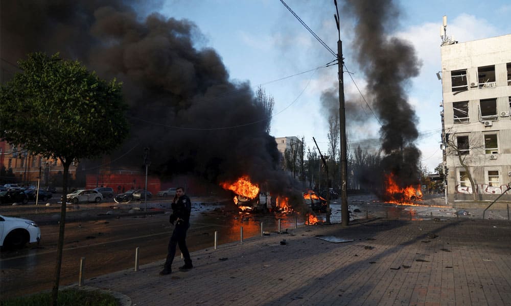 كييف تتعرض لقصف صاروخي قبيل الذكرى السنوية الرابعة للغزو الروسي