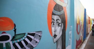 جدارية ترسم هوية أسوان.. «تراثنا بعيوننا» فن يجمع الحضارات على جدار واحد.. أطفال وذوو همم يبدعون بريشة وألوان.. الفنانون: رسالتنا دعم المواهب.. والمحافظ: إبراز دور القوى الناعمة فى نشر الوعى الجمالى..