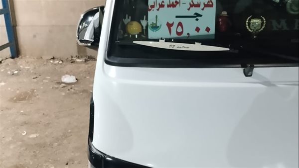 محافظ القليوبية يتابع أعمال وضع ملصقات بأسعار التعريفة على سيارات الأجرة