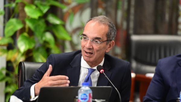 وزير الاتصالات: أطفالنا في خطر.. وقانون جديد يحميهم من مخاطر السوشيال ميديا