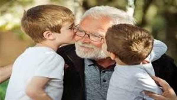 تفسير رؤيا الجد المتوفى في المنام وعلاقتها بمواجهة أزمات