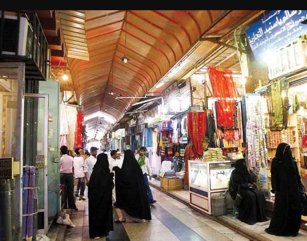 أسواق جدة الرمضانية.. حراك اقتصادي واجتماعي ينبض بالحياة ليلاً