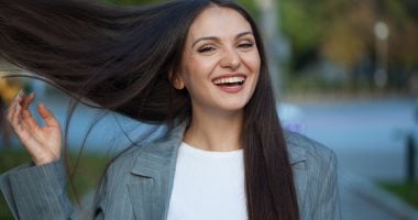 5 عادات صباحية بسيطة تعزز كثافة الشعر وتدعم صحته