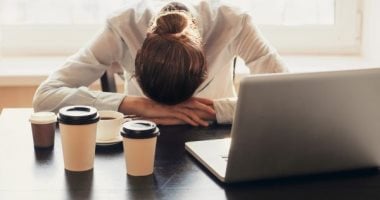 ماذا يحدث لدماغك عندما تتوقف عن تناول الكافيين فجأة؟