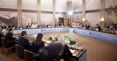 رئيس وزراء اليونان يدعو إلى ضمان حرية الملاحة في مضيق هرمز