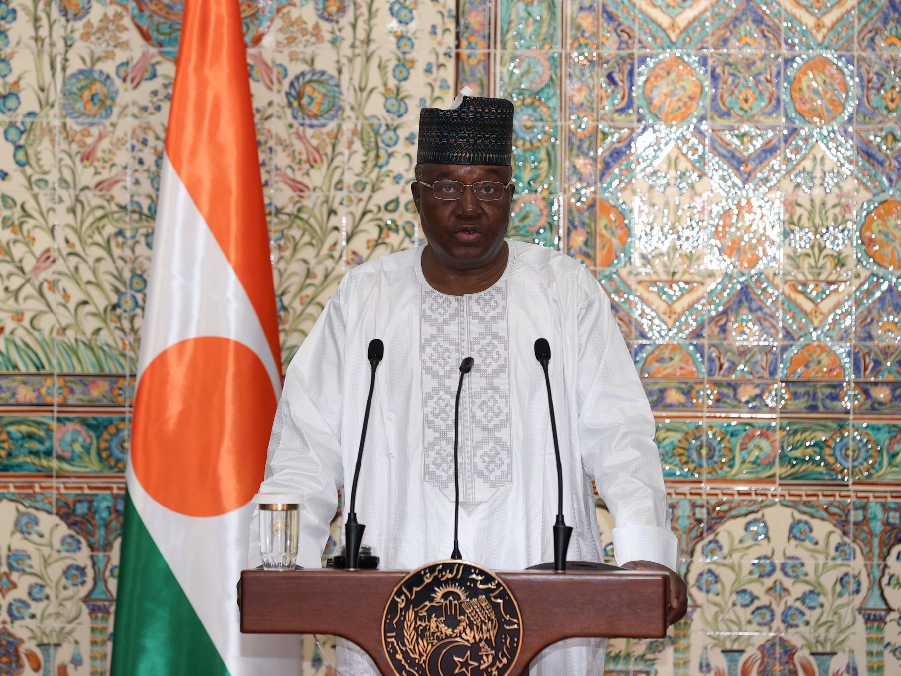 الرئيس تياني يشيد بموقف الجزائر المؤيد لاحترام سيادة النيجر وخياراته السياسية الداخلية